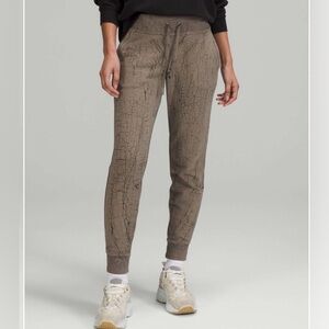 Lululemon Warm Down Jogger 7/8 Length Size 6 Thread Dye Rover Black Athleisure